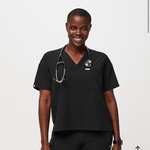 FIGS Relaxed Catarina Black Scrub Top - XS